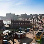 Harbourside Apartments With Private Parking