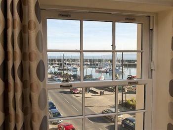 Harbourside With Private Parking Apartment